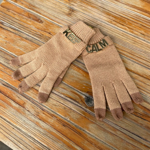 Keep Calm BCBG Texting Gloves Brown Knit Gold Logo Womens One Size - Picture 5 of 5